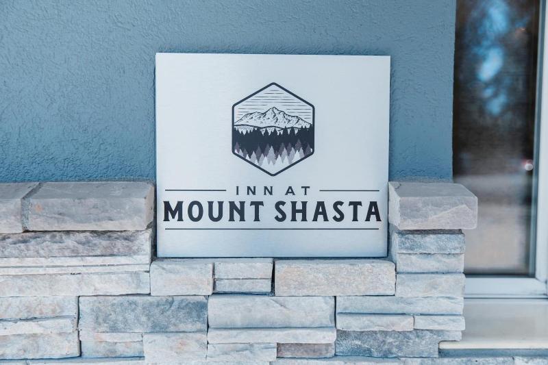 مُتل Inn At Mount Shasta