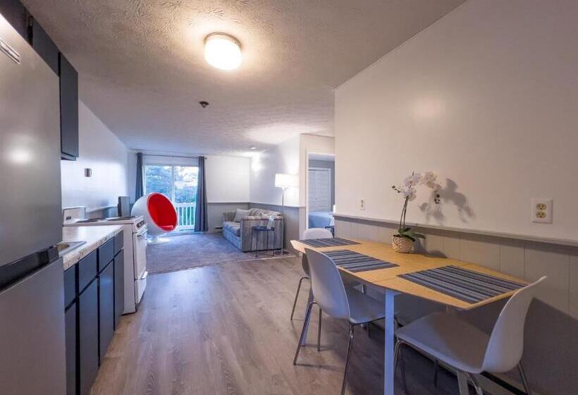 فندق على الطريق Inn Between The Beaches & Villager