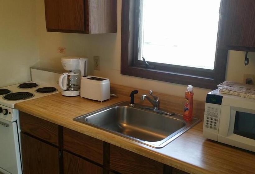 فندق على الطريق Inn Between The Beaches & Villager