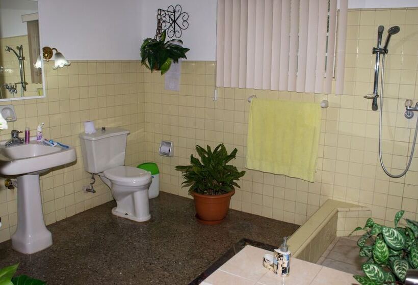 تختخواب و صبحانه Hostal Doña Amalia Cuba