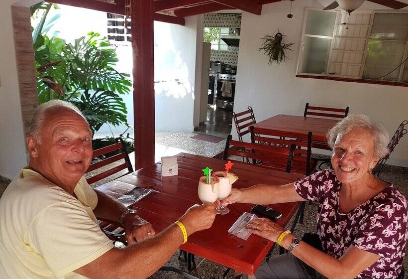 تختخواب و صبحانه Hostal Doña Amalia Cuba