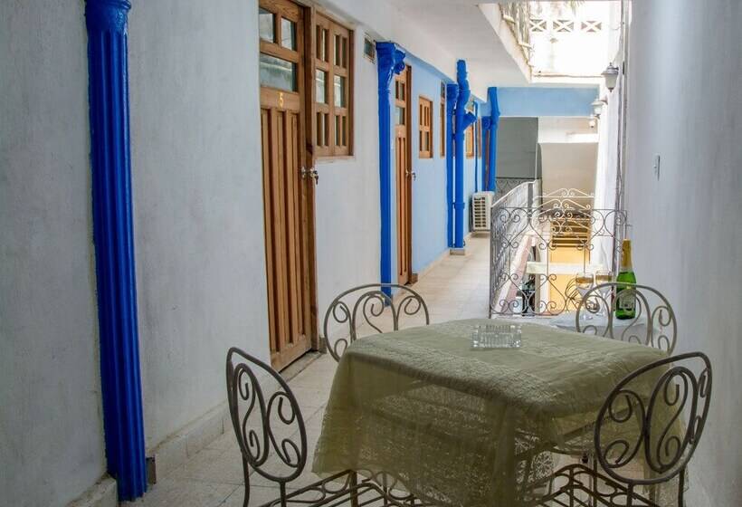 پانسیون Hostal Corona