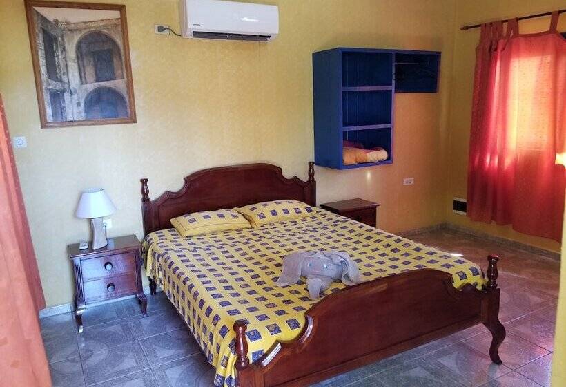 پانسیون Hostal Las Palmas