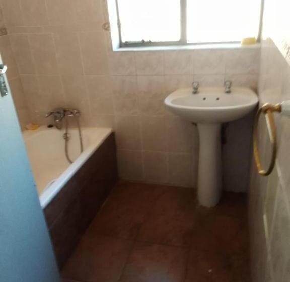 הוסטל 7 Geelhout Ave