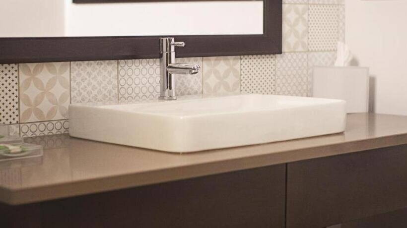هتل Country Inn & Suites By Radisson, Jackson Airport, Ms