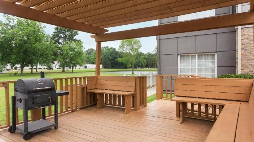 هتل Country Inn & Suites By Radisson, Jackson Airport, Ms