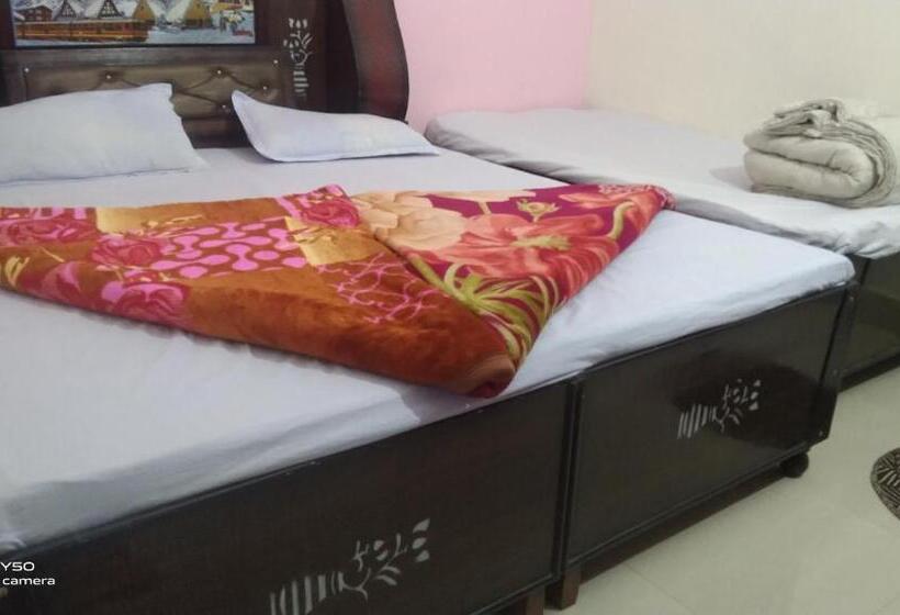 ホテル Om Som Home Stay Hill View Yamunotri Road