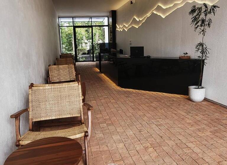 هتل Tree Space Living