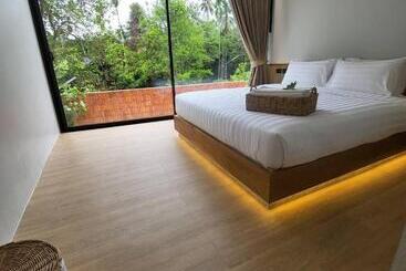 هتل Tree Space Living