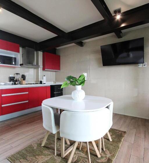 Luxury Rooftop Suiteb