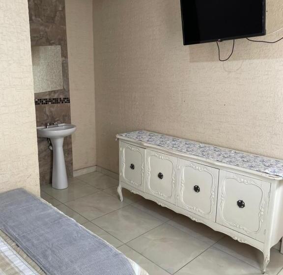 پانسیون Hostal De Atocha