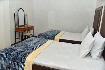پانسیون Shiny Cot Double Twin Room