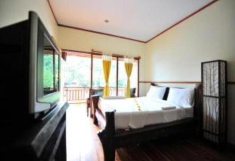 Phuttachot Resort