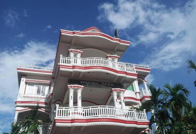 Pyramid Hotel & Spa