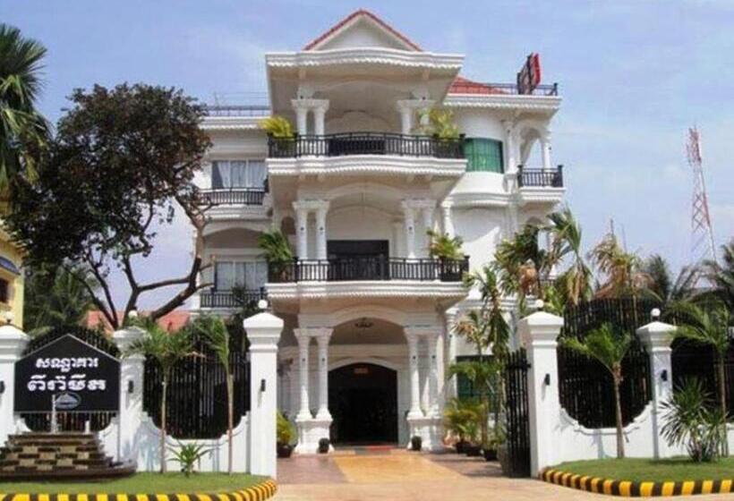 Pyramid Hotel & Spa