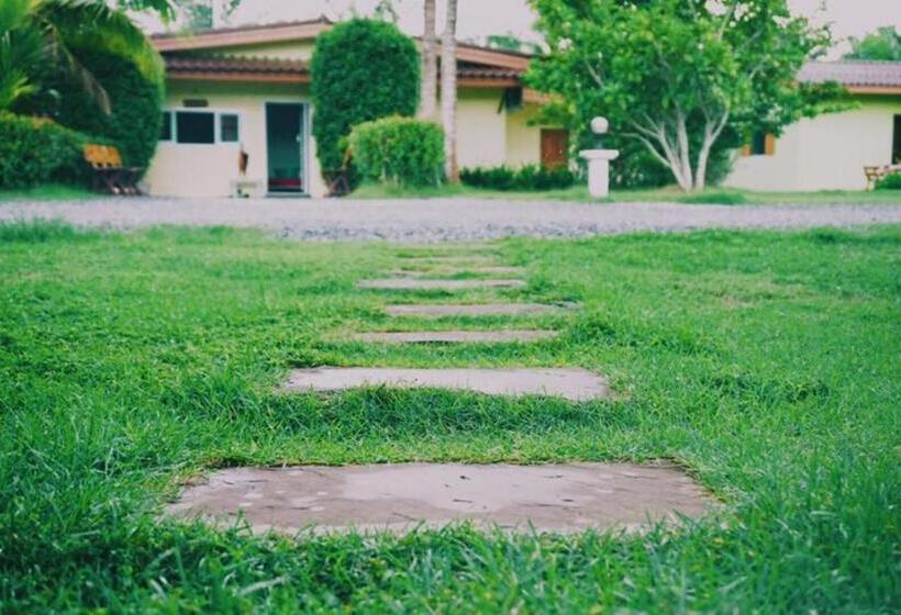 אתר נופש Prangthonggardenhome