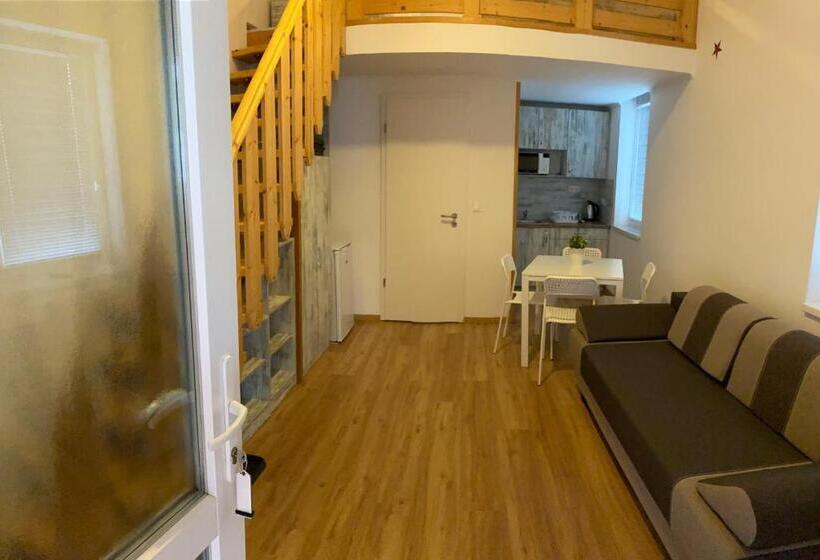 مبيت وإفطار Csa Li Apartmanház