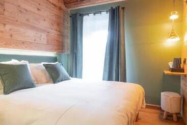 تختخواب و صبحانه Grande Cote Room And Breakfast
