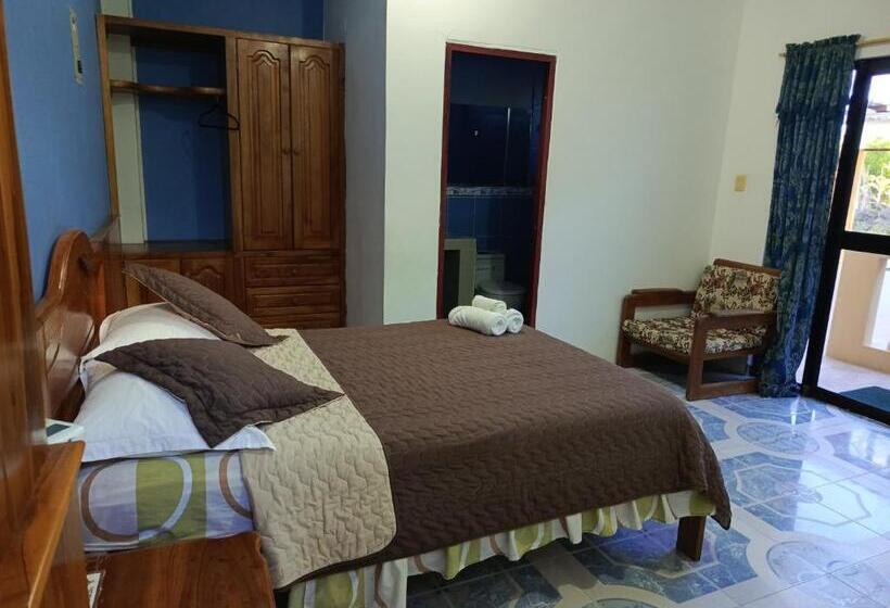 هتل Hostal Los Cactus