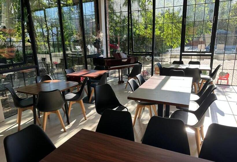 هتل Paradiso Kobuleti