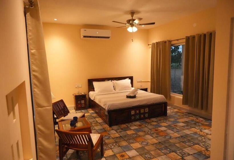 هتل Rustic Roots Farm Stay
