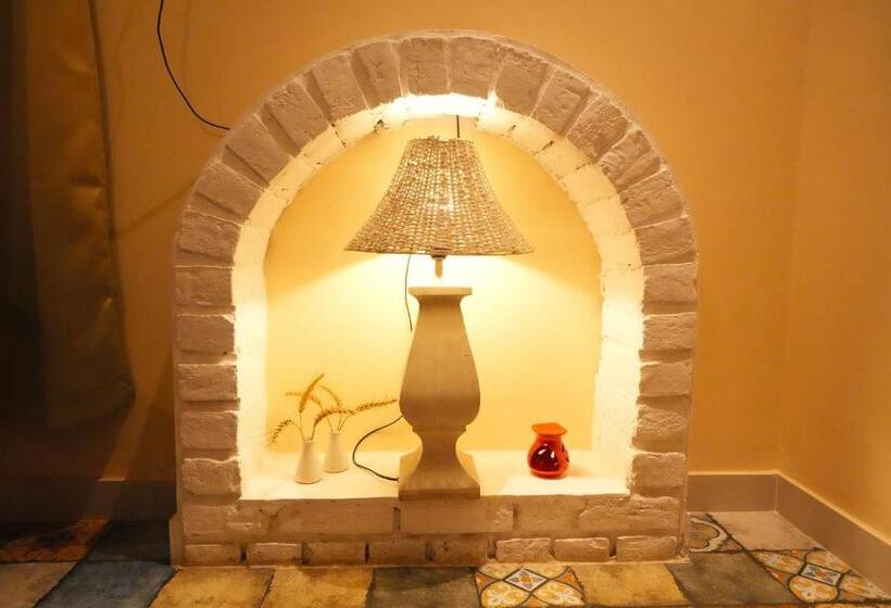 هتل Rustic Roots Farm Stay