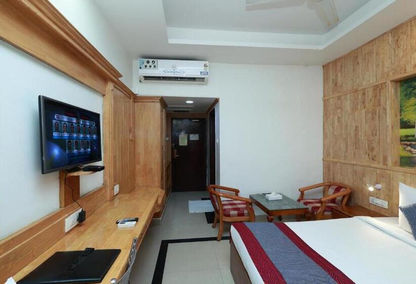 هتل Sky Palace Kannur