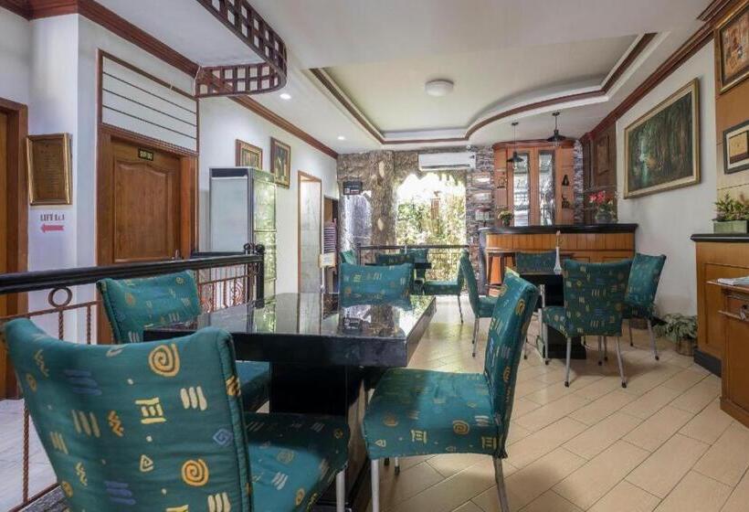 Oyo 1090 Hotel Anging Mammiri Makassar