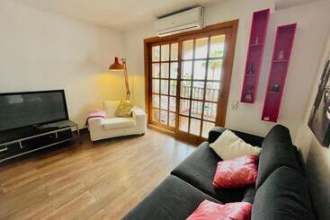 پانسیون Ensuite Double Room With Balcony In Shared Apartment In Center Of Santa Eularia With Sea View And Cl