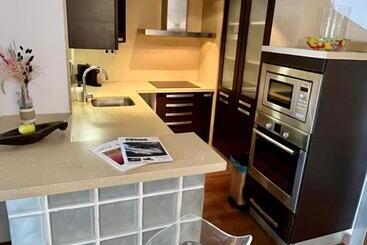 پانسیون Ensuite Double Room With Balcony In Shared Apartment In Center Of Santa Eularia With Sea View And Cl