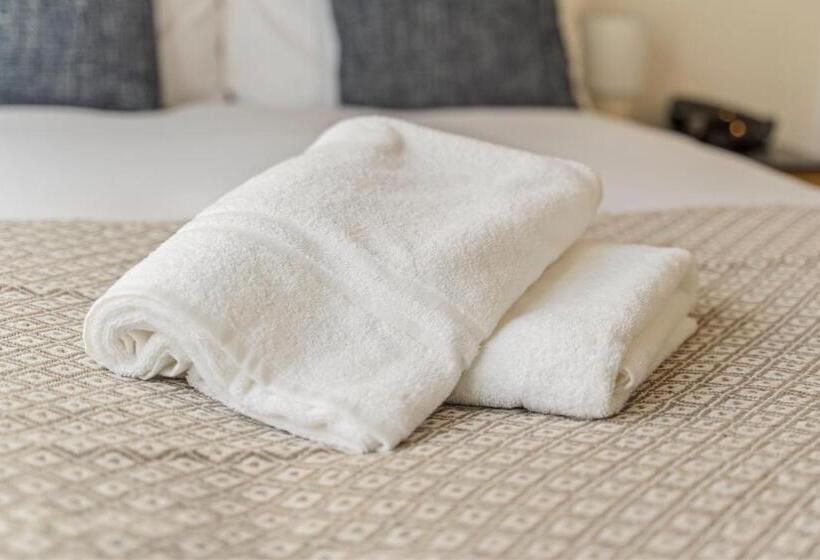 پانسیون Suite #3 Central Location Private Ensuite, Smart Tv, Fast Wifi And Free Parking By Yoko Proper