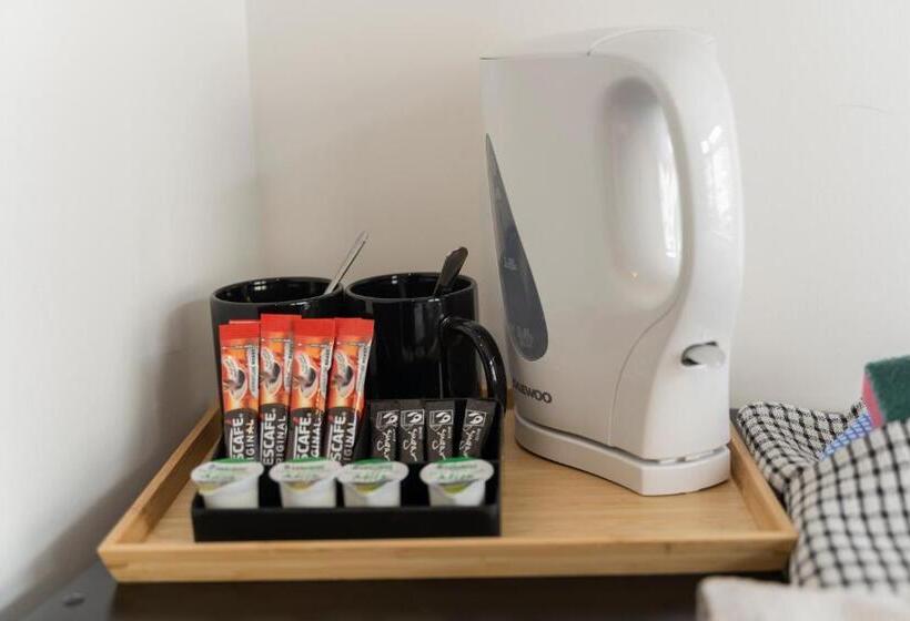 پانسیون Suite #4 Central Location Private Ensuite, Smart Tv, Fast Wifi And Free Parking By Yoko Proper