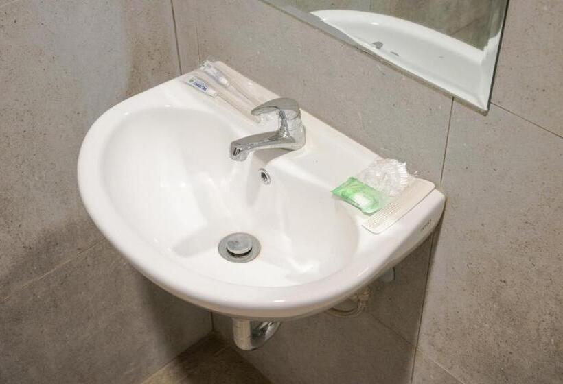 پانسیون T Door Guest House