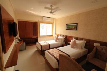 The Hotel Saaj Premium