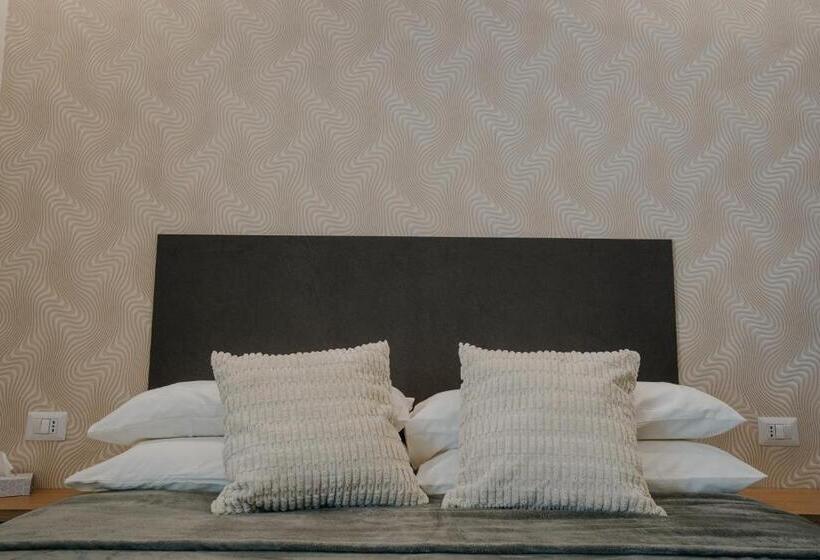 تختخواب و صبحانه Marcone Luxury Rooms   Il Giardino Di Pietra