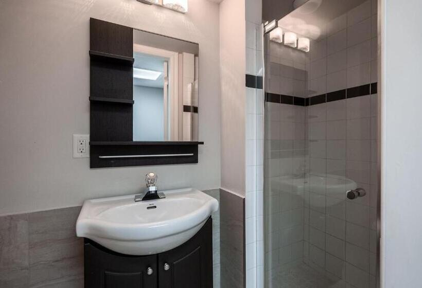 تختخواب و صبحانه North Vancouver Lynn Valley Two Bedrooms Suite