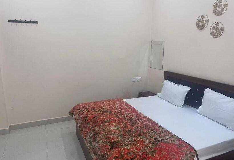 Bed and Breakfast R K Stay & Palace Near Ram Lalla Temple   800 Meter Ayodhya