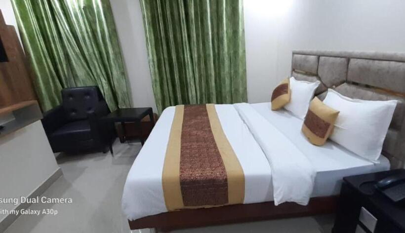 Bed and Breakfast R K Stay & Palace Near Ram Lalla Temple   800 Meter Ayodhya