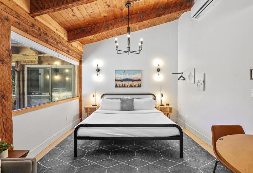 Отель Basecamp Lodge