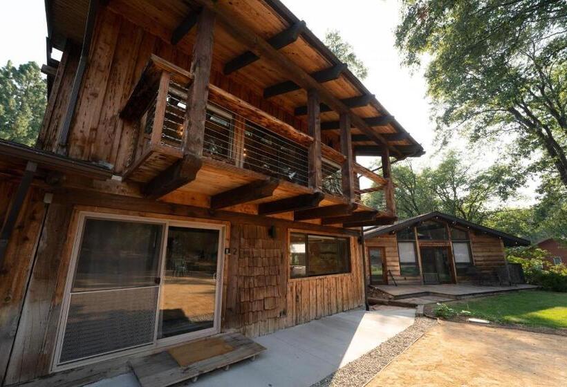 酒店 Basecamp Lodge