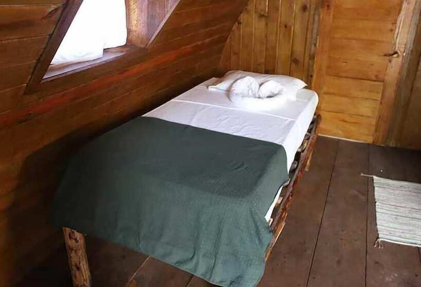 هتل Helpa Eco Cabins