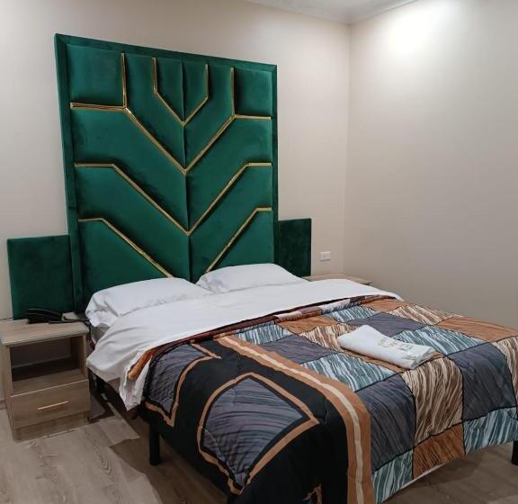 هتل Hostal Kapital City