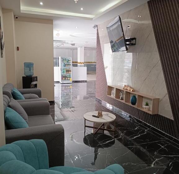 هتل Hostal Kapital City