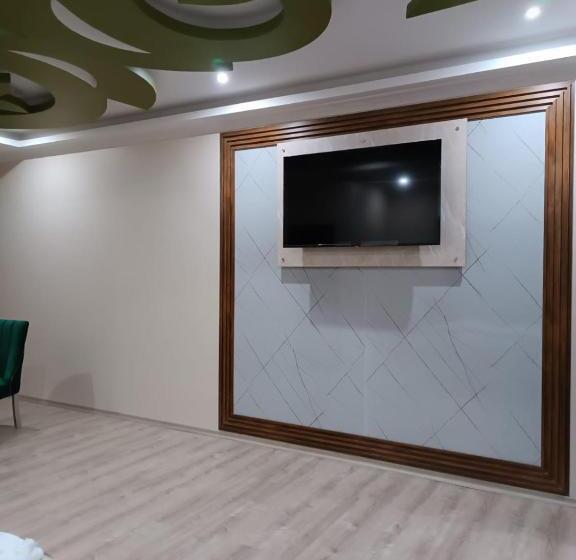 هتل Hostal Kapital City