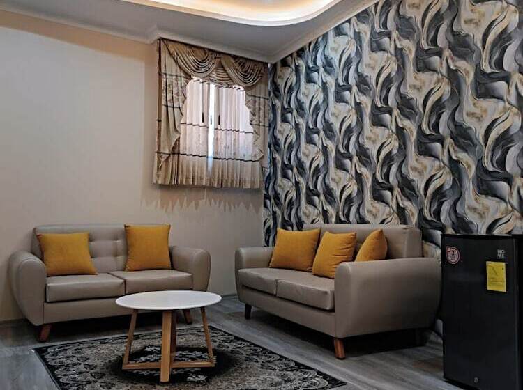 هتل Hostal Kapital City
