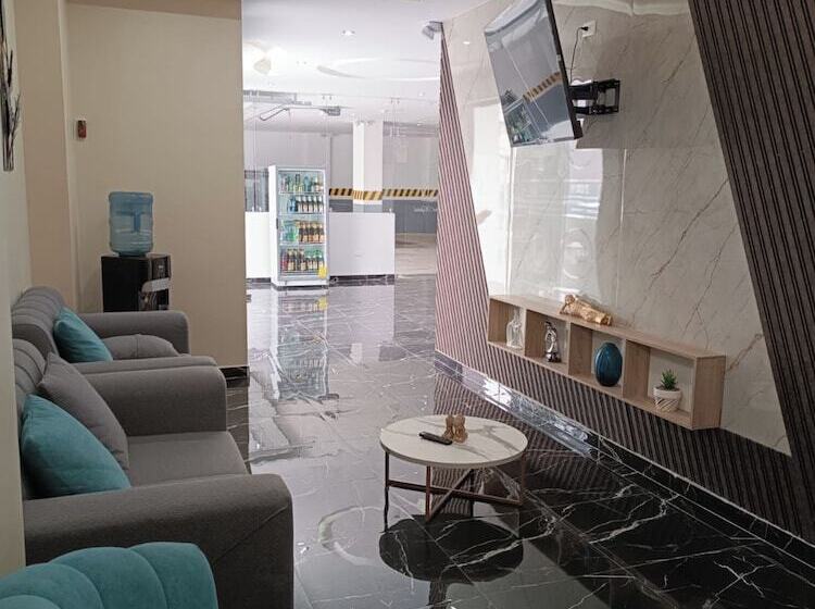 هتل Hostal Kapital City