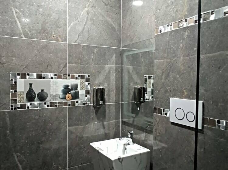 هتل Hostal Kapital City