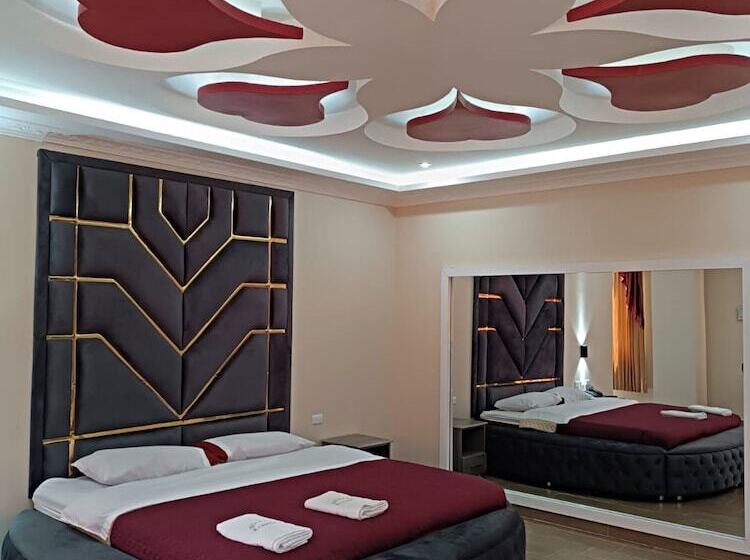 هتل Hostal Kapital City