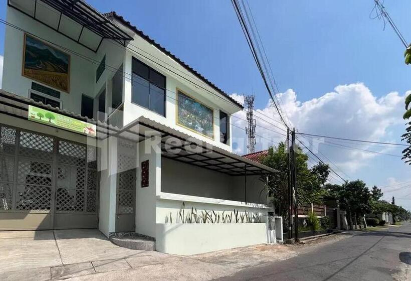 Отель Trubus Guesthouse Syariah Magelang Mitra Reddoorz