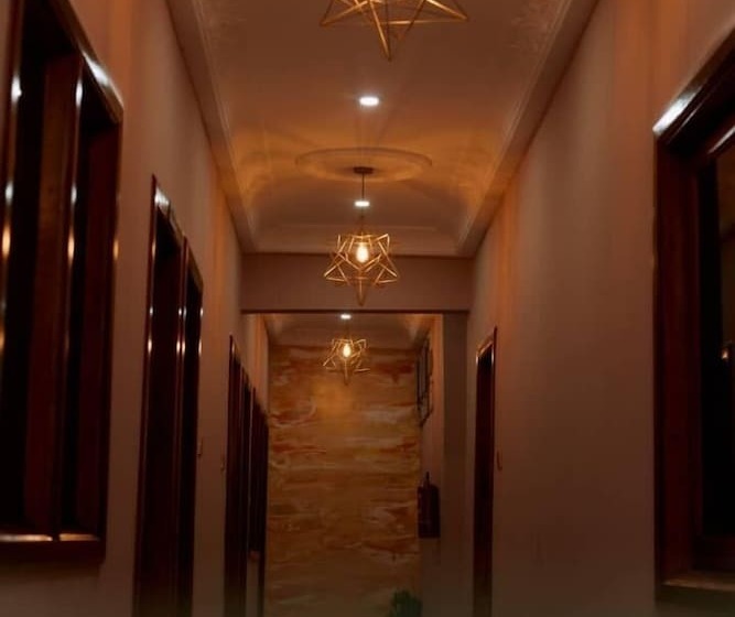 ペンション 247 Executive Lodge